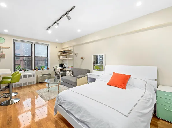 342 East 53rd Street image 1 of 3