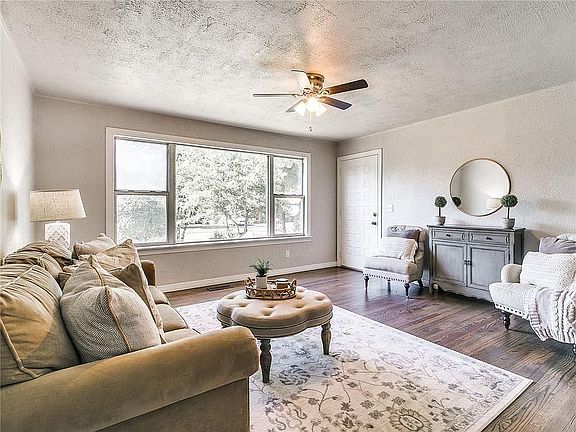 2nd image of 1306 Oxford Way