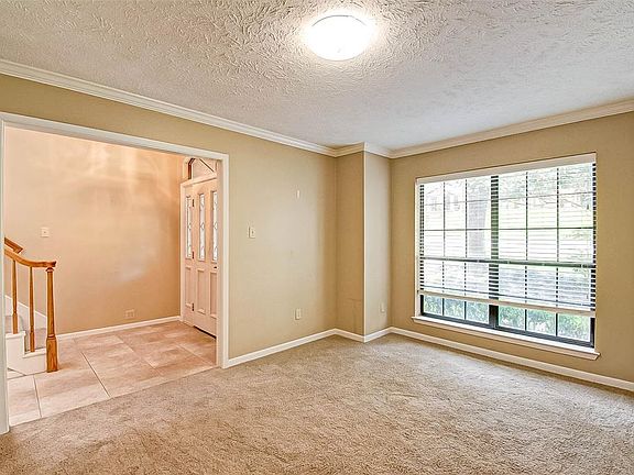 4th image of 1944 Foxbriar Dr