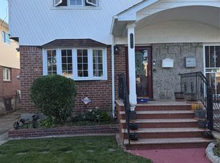 25953 149th Ave, Rosedale, NY 11422