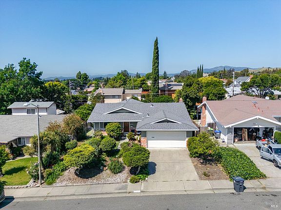 2nd image of 2275 Cambridge Drive
