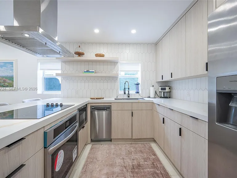 545 NW 47th St — Photo 3