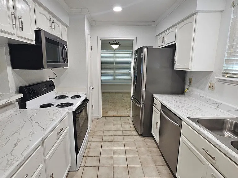 2715 Ashington Dr — Photo 8