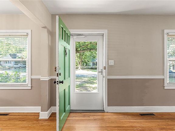 4th image of 1218 W Northwood St
