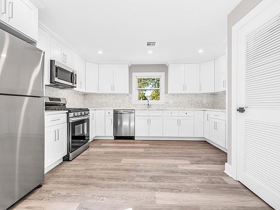3rd image of 715 Evans St Floor 1