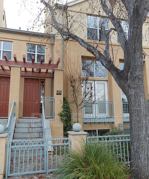 1st image of 923 Camille Ln