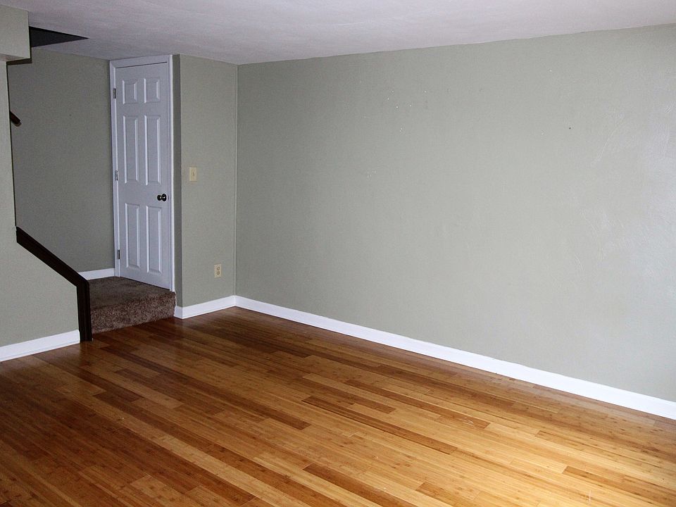 2nd image of 1685 Creekview Dr