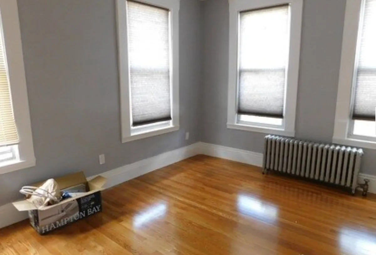 Building Photo - 170 River St #1