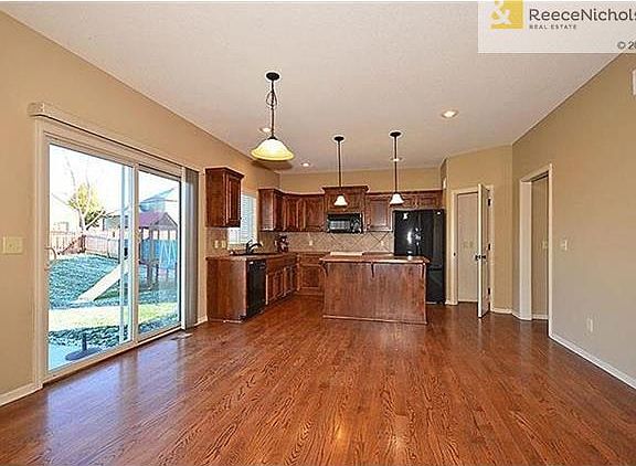 Eat-in kitchen plus breakfast bar.