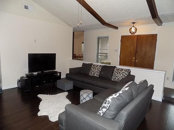 3rd image of 13931 Duncannon Dr