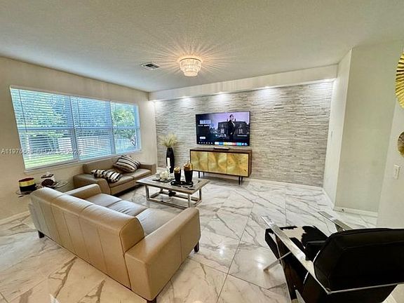 2nd image of 4334 Ficus St