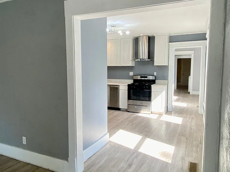 2059 May Ave — Photo 8
