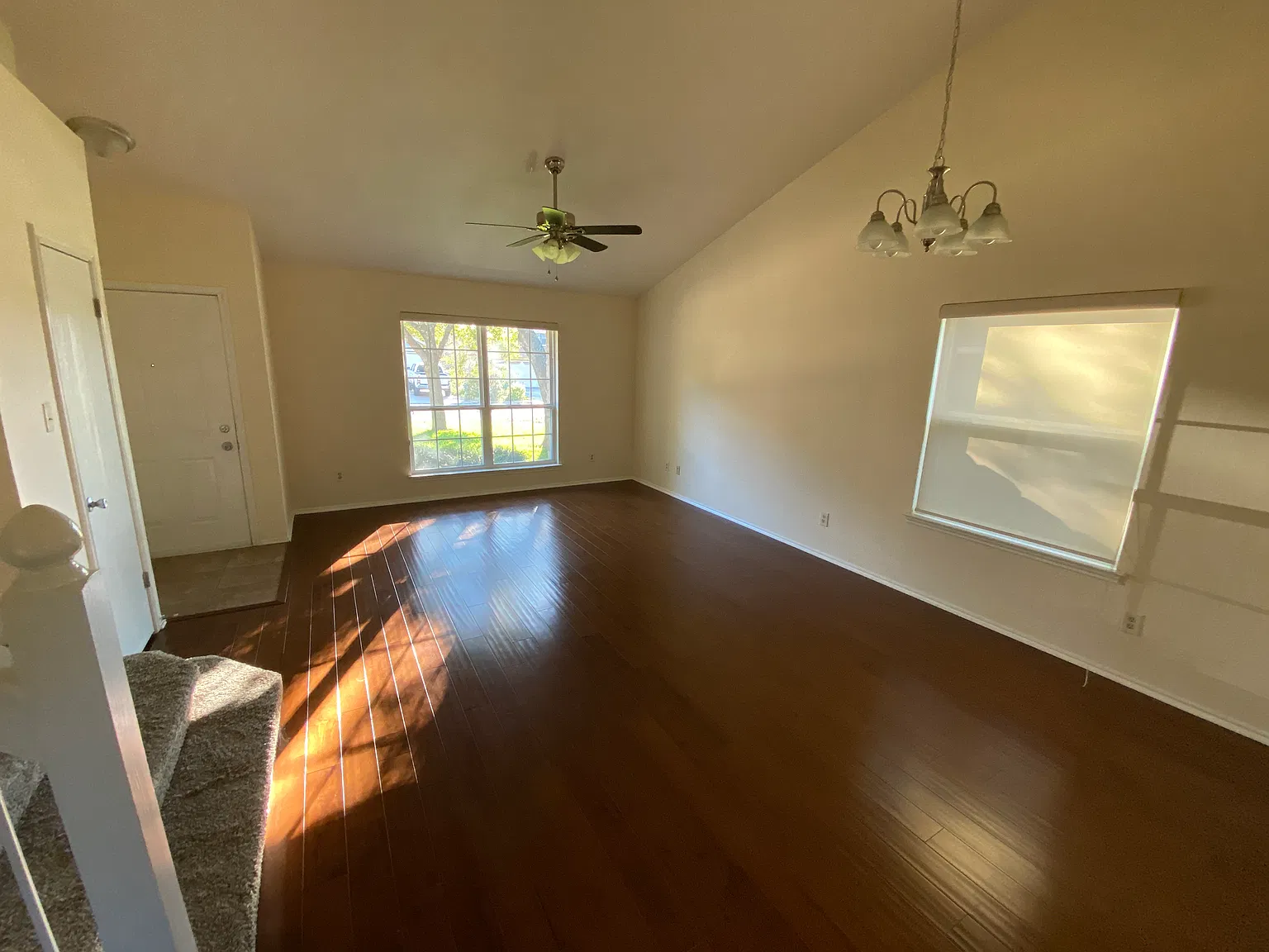 3 bed, 2.5 bath, 1694 sqft, $1,950 — Photo 2