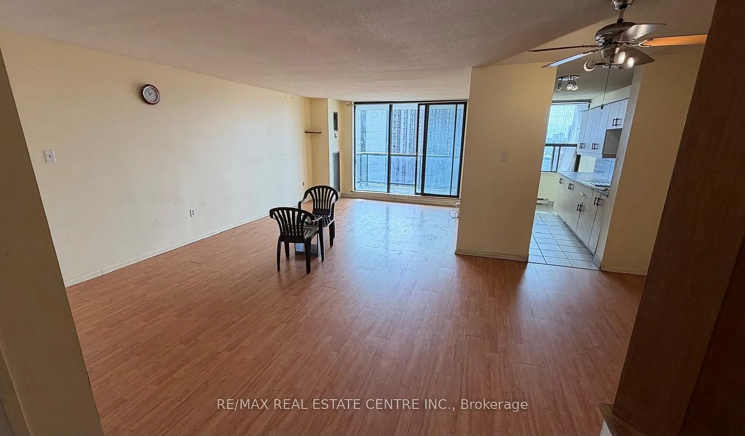 3 bed, $2,575 — Photo 2