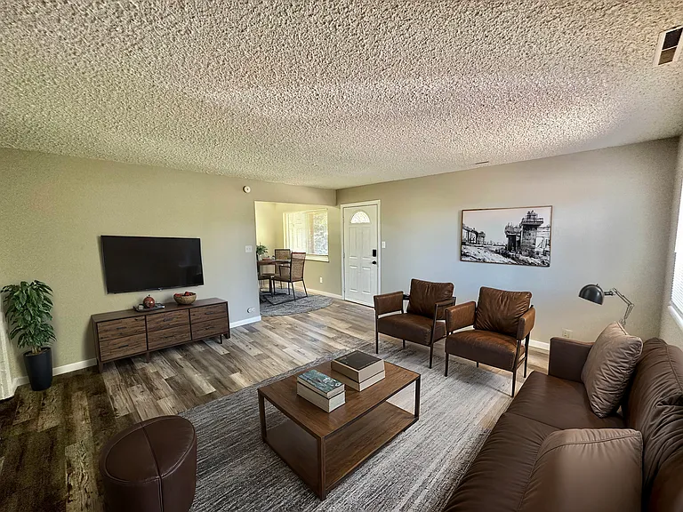 311 University Dr. — Photo 20