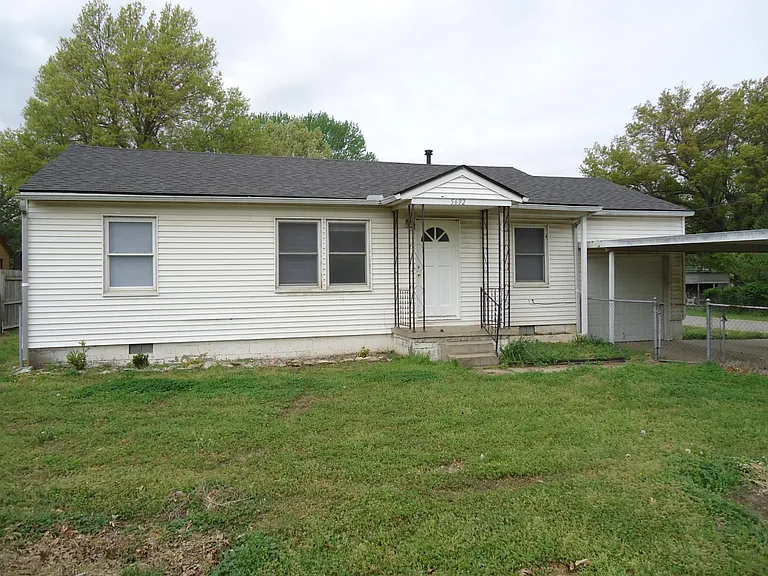 5692 N Lewis Ave — Photo 1