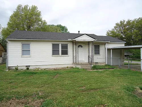 5692 N Lewis Ave Photo 1