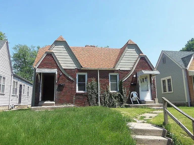 1st image of 1455 N Gladstone Ave