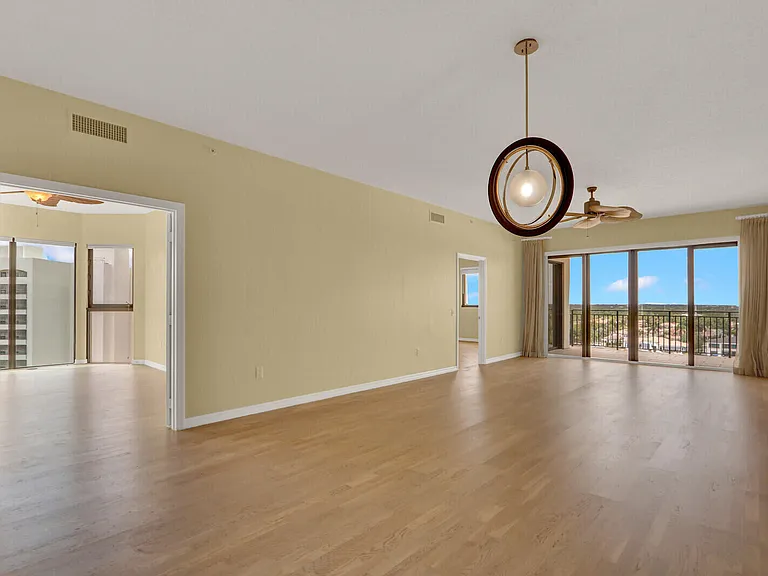 370 Golfview Rd #901 — Photo 8