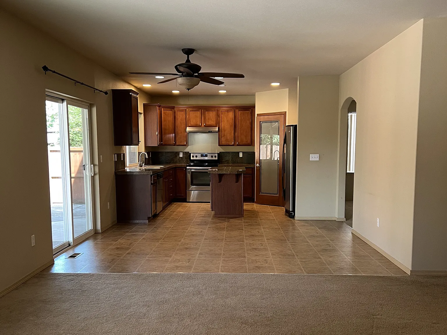 4 bed, 2.5 bath, 3012 sqft, $3,200 — Photo 3