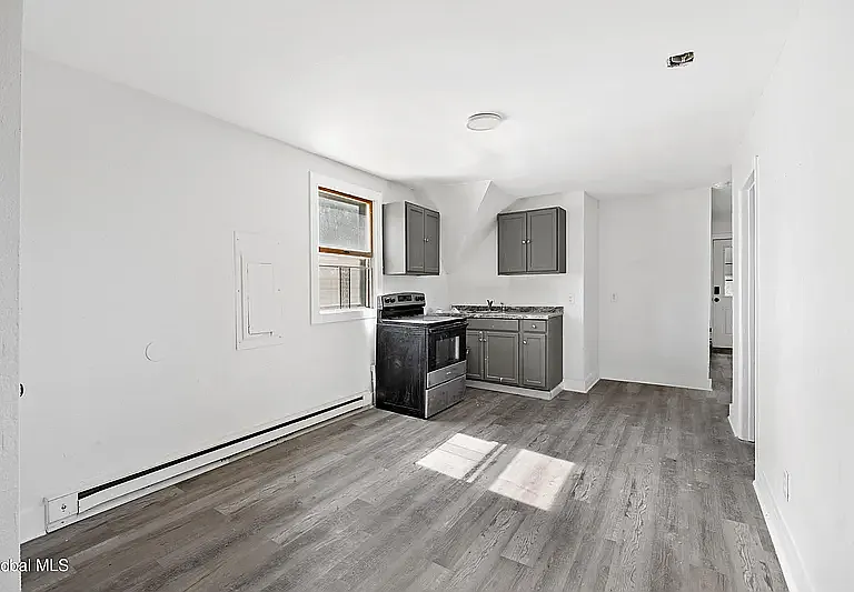 578 Crane St #4 — Photo 5