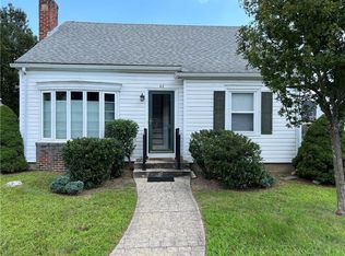 42 Sunset Ter, Cranston, RI 02905