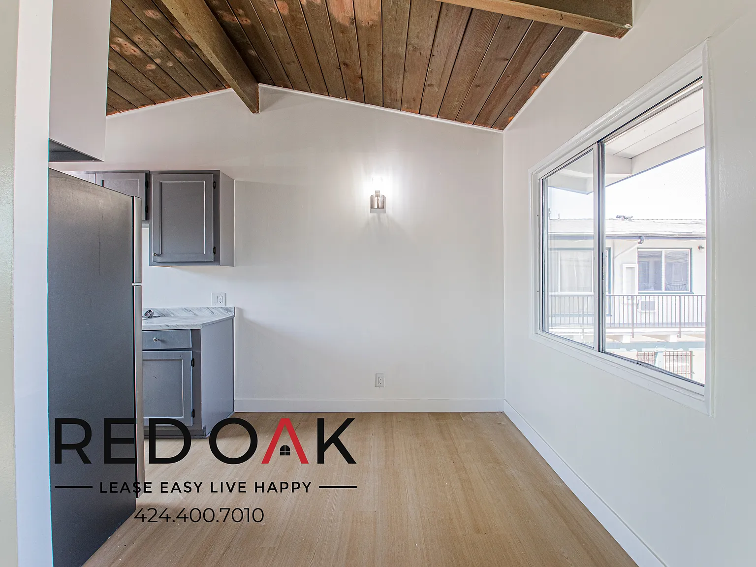 ~1 Month FREE~ Outstanding One Bedroom with Vaulted Ceilings and Included Parking Space ~ In Hyde... — Photo 4