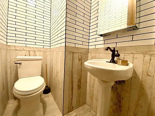 Rented by Artur Gutman, LREB | media 33