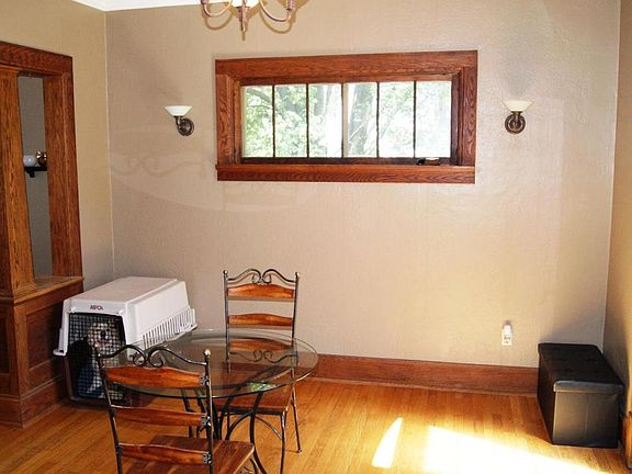 4th image of 832 Grand Ave