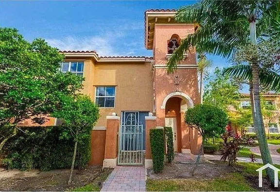 1035 SW 144th Ave — Photo 2