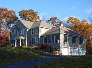 24 Apple Gate Ln, Trumbull, CT 06611