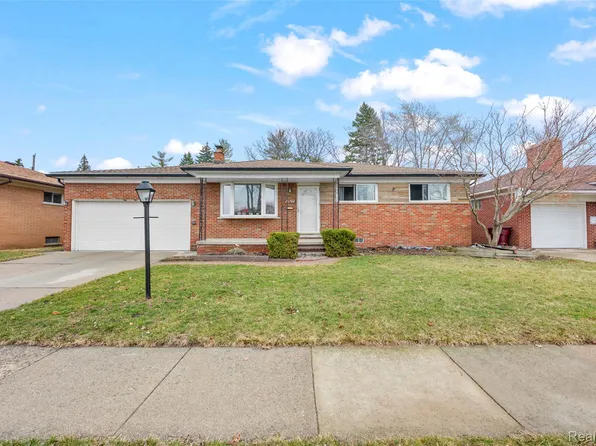 26704 Potomac Ct, Center Line, MI 48015