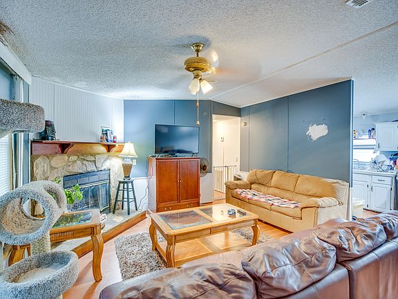 2nd image of 372 Woodlake Ave