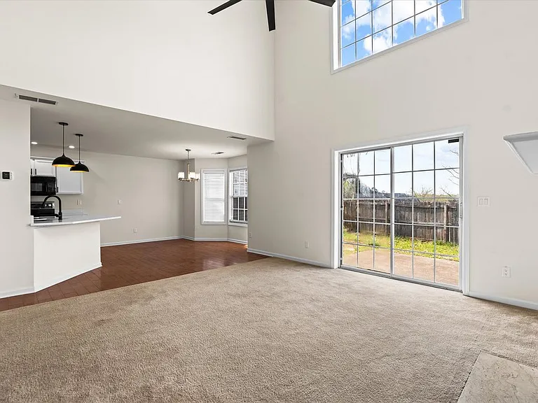 Living Rm / Dining Rm