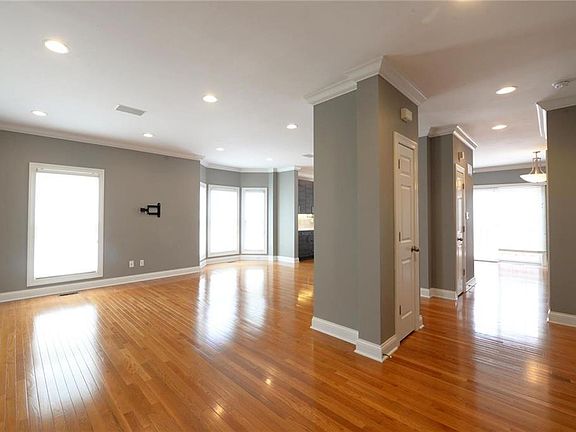4th image of 7709 Gannon Ave