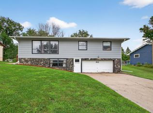 312 Pinecrest Ct SW, Pine Island, MN 55963
