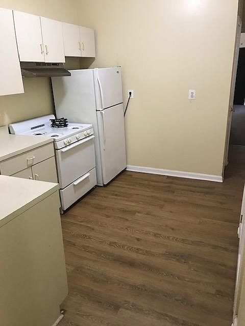 2nd image of 381 Bloomfield Ave