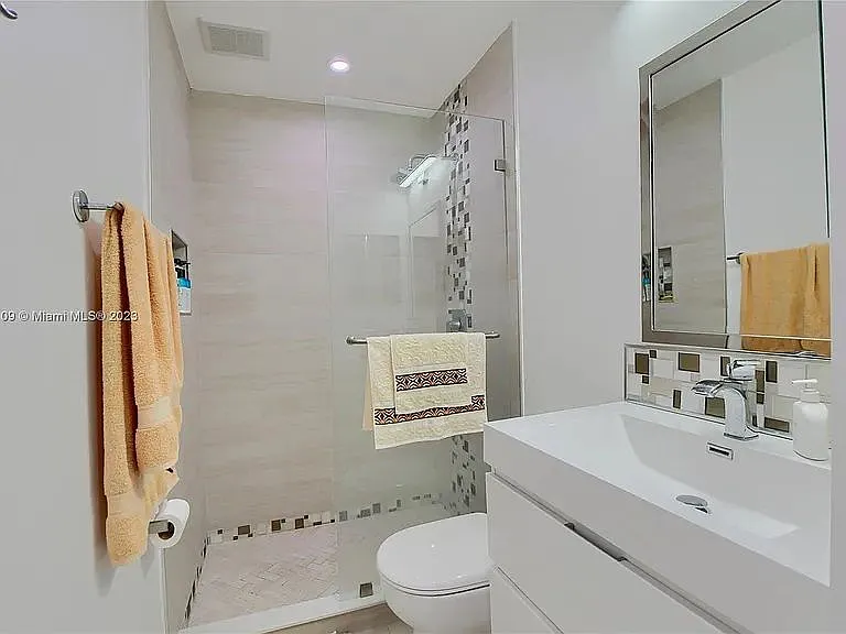 22745 SW 66th Ave #206 — Photo 9