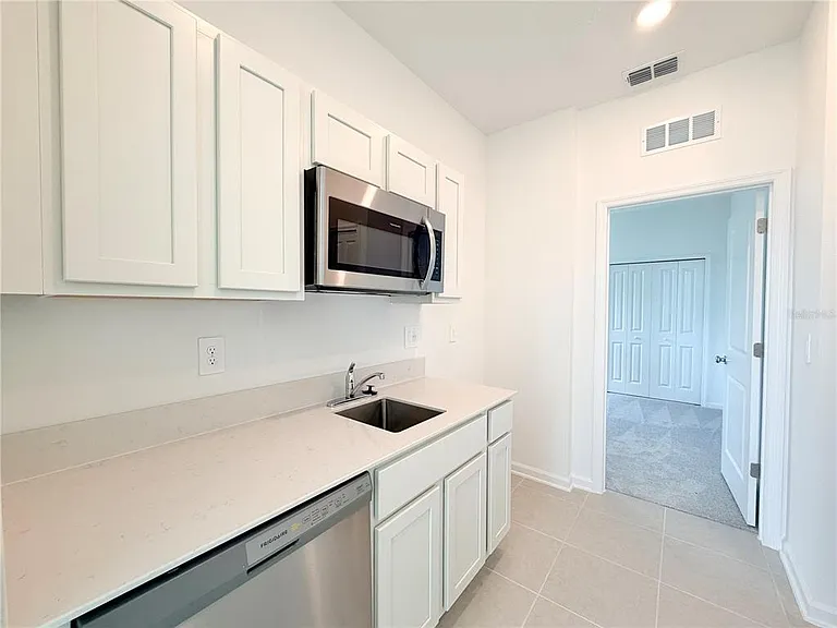 5157 Green Belt Dr #B — Photo 6