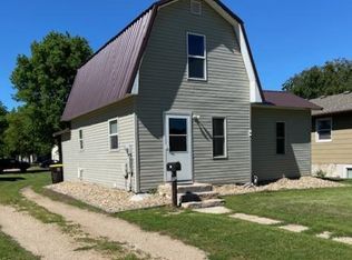 872 12th St, Windom, MN 56101