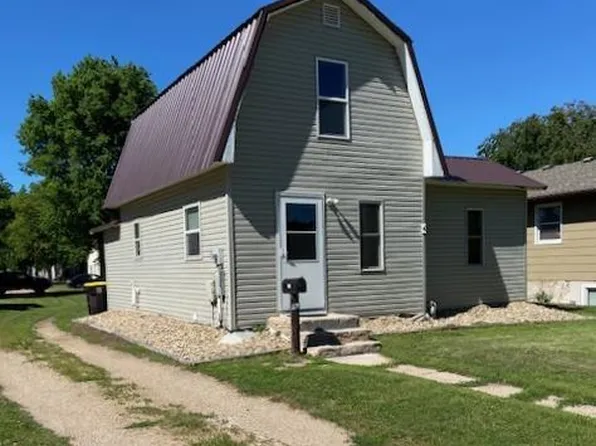 872 12th St, Windom, MN 56101