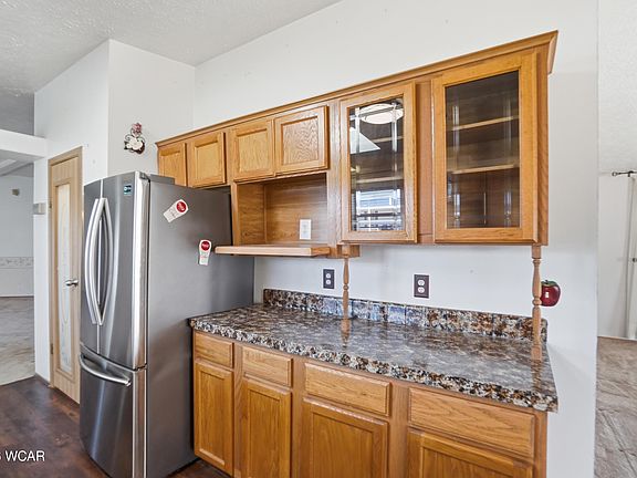 4th image of 595 Lake Ridge Dr
