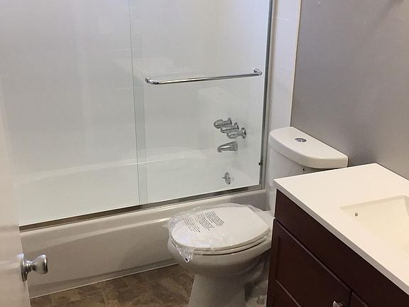 5th image of 3714 Lincoln Ct APT 8