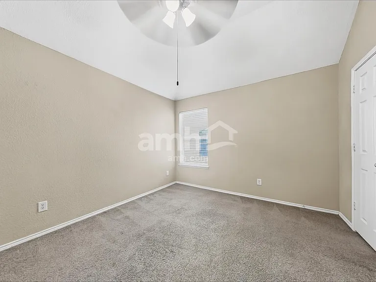 9501 Navarro St — Photo 17