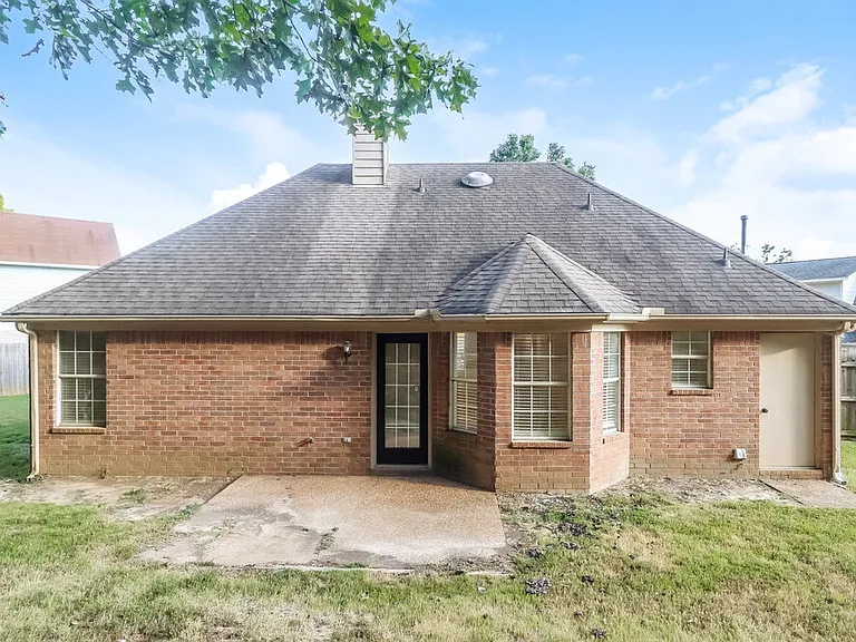 5639 Camden Cv — Photo 16