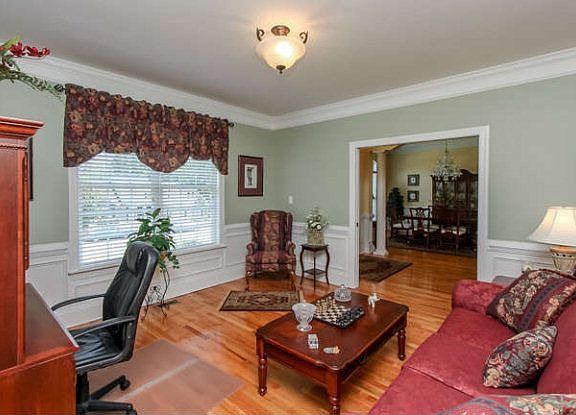 5th image of 1421 Knob Hill Cir
