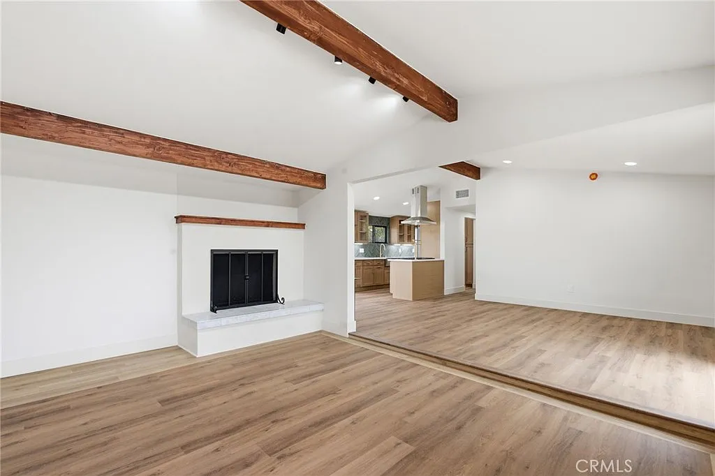 4 bed, 1391 sqft, $4,500 — Photo 3