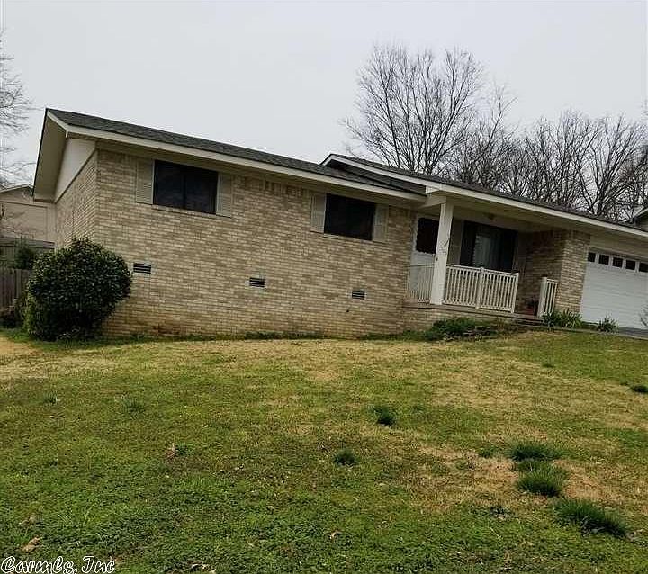 1st image of 105 Pine Vista St