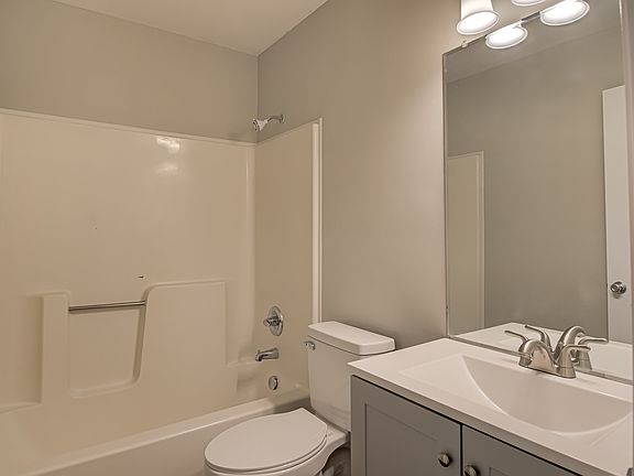 4th image of 828 Brickwood Ct