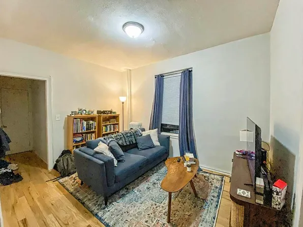 21-27 33rd St #5R, Astoria, NY 11105